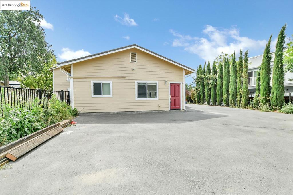 POETS CORNER - Residential