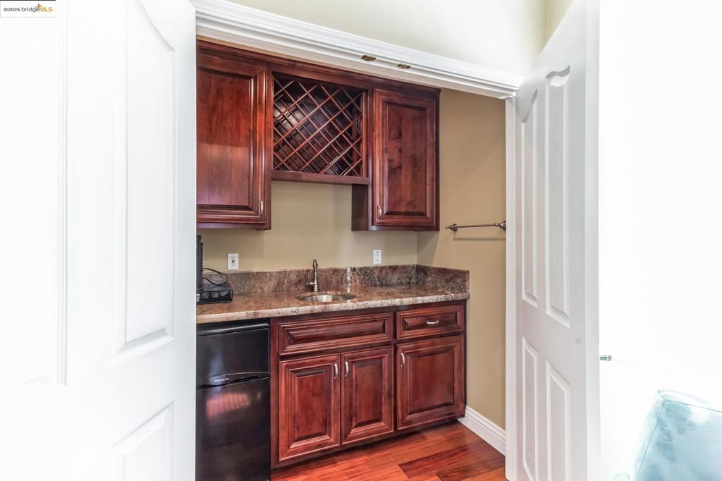 POETS CORNER - Residential