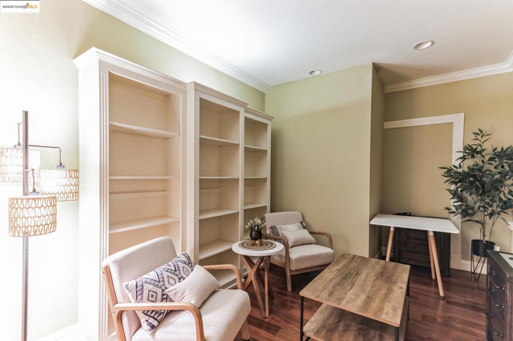 POETS CORNER - Residential