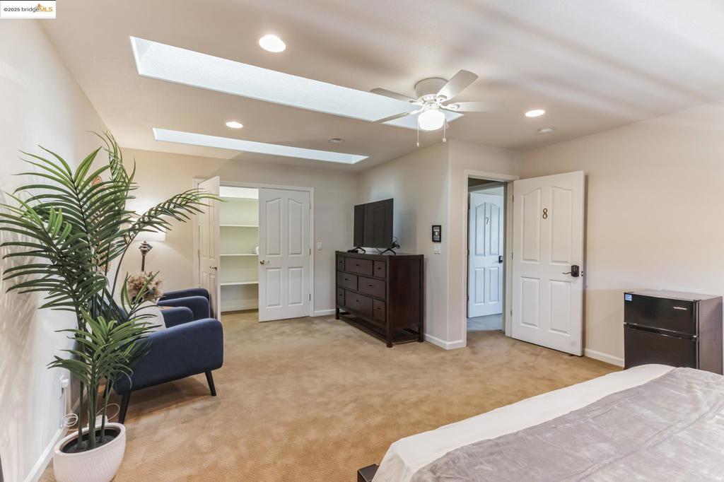 POETS CORNER - Residential