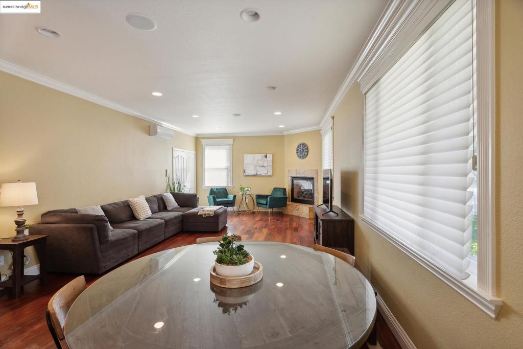 POETS CORNER - Residential