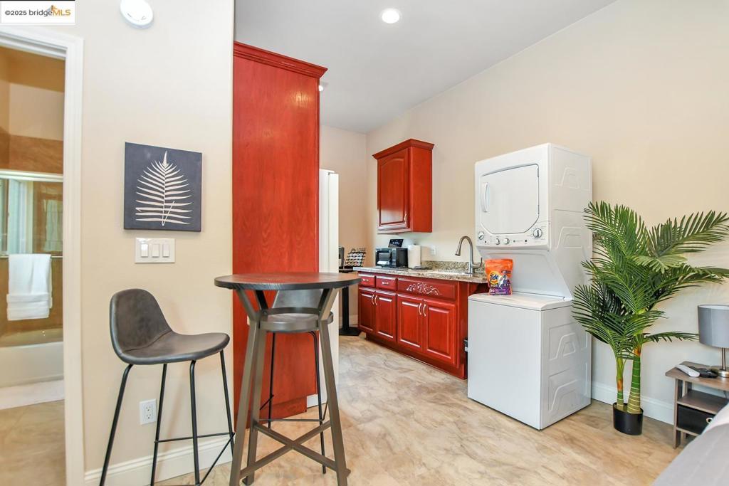 POETS CORNER - Residential