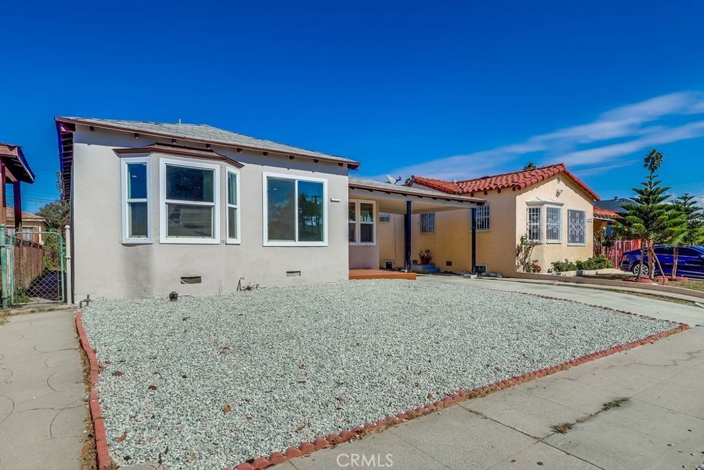 Photo of 521 W 98th St, Los Angeles, CA 90044 (MLS # PW25238172)