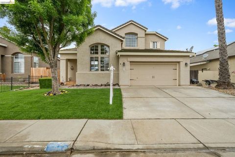 Photo of 2218 Newport Ct Ct, Discovery Bay, CA 94505 (MLS # 41129929)