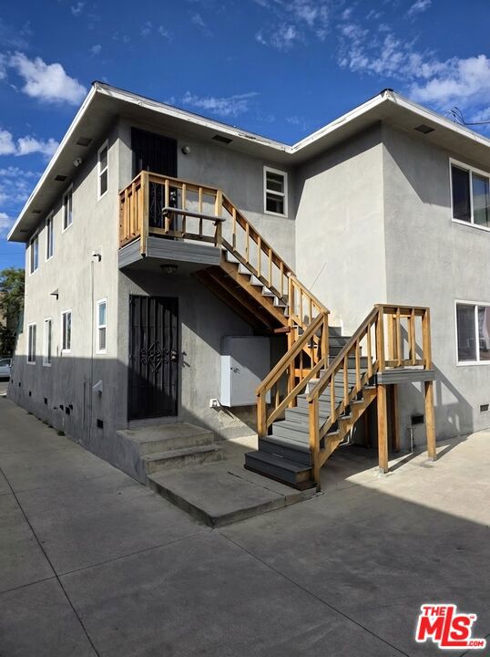 966 N Serrano Avenue