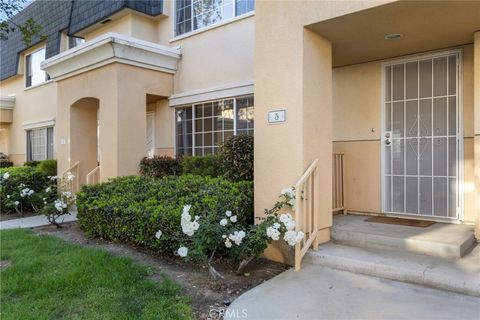 Photo of 19124 Hamlin St #5, Reseda, CA 91335 (MLS # SR26076459)