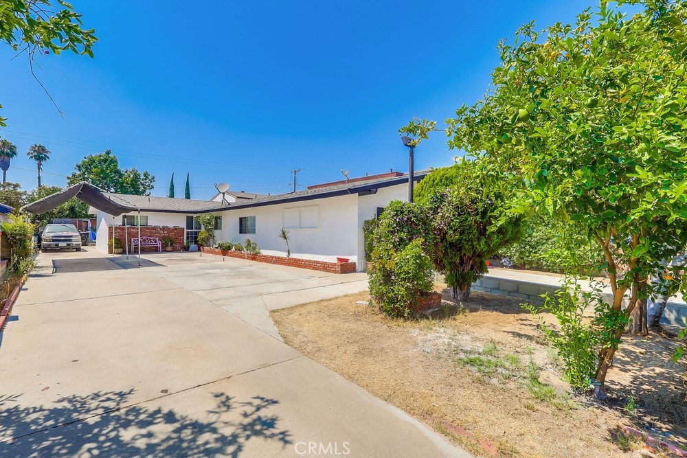 6127 Wilcox Avenue