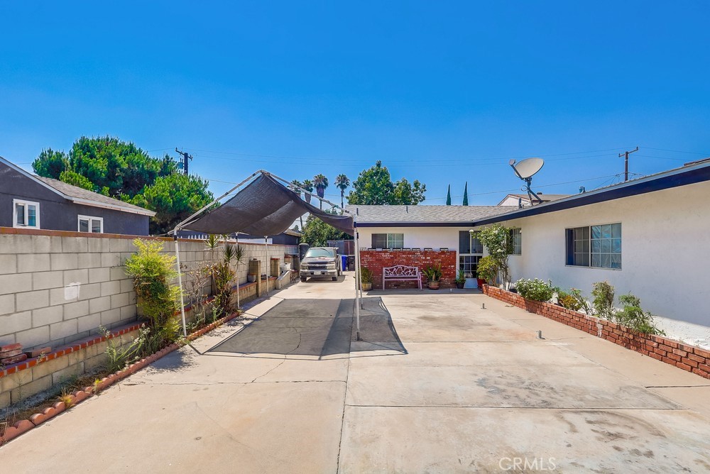 6127 Wilcox Avenue