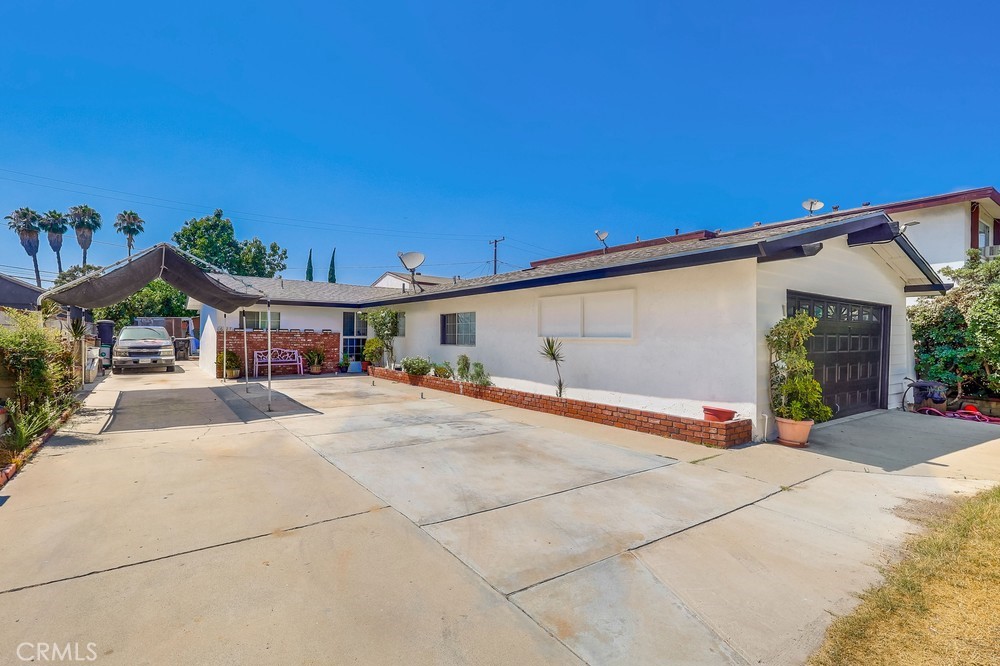 6127 Wilcox Avenue