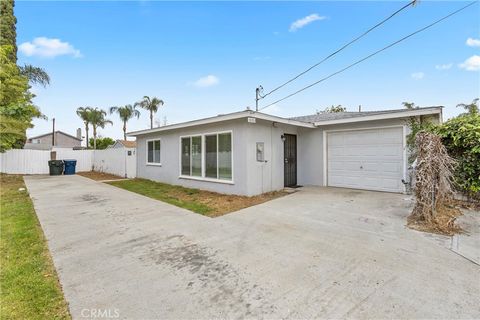Photo of 10327 Flora Vista Avenue, Bellflower, CA 90706 (MLS # PW26073112)