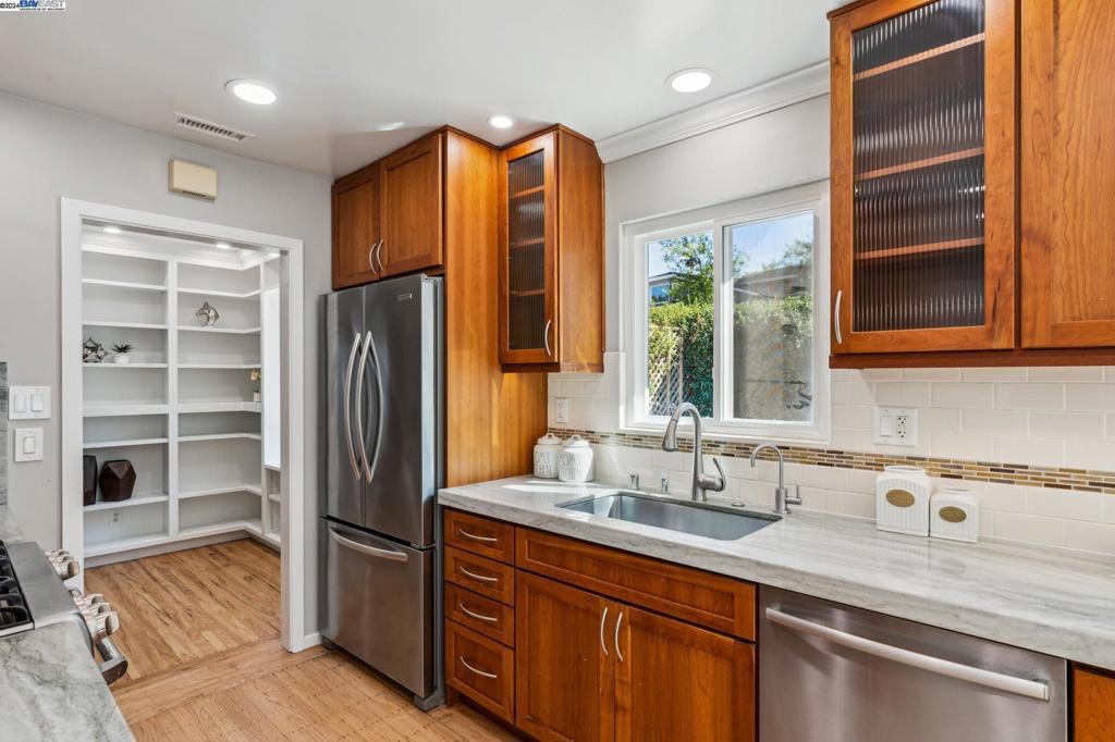 LAKEWOOD - Residential