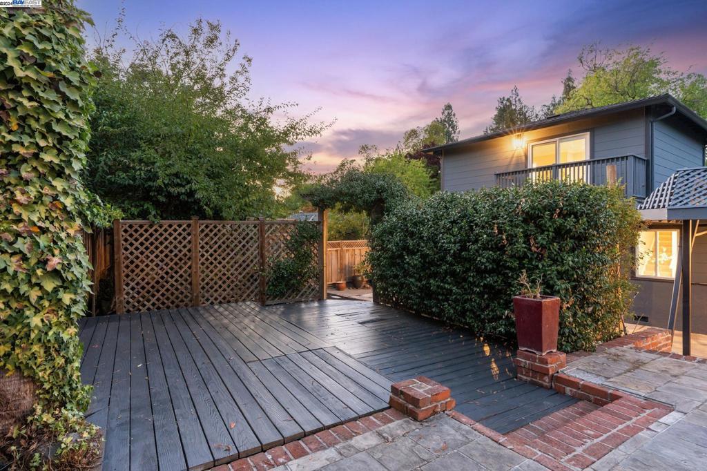 LAKEWOOD - Residential