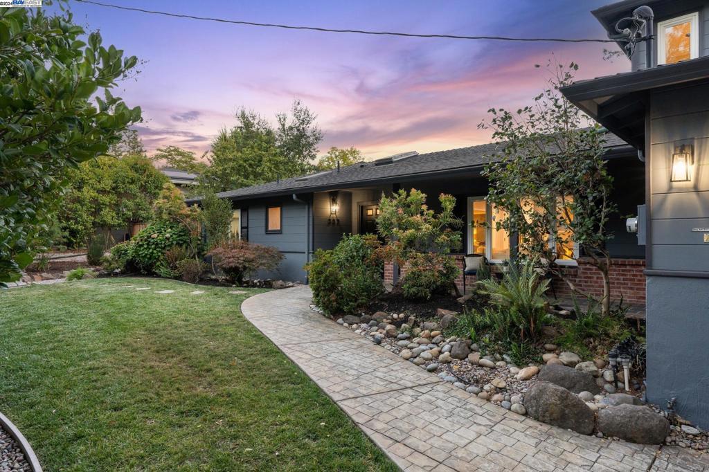 LAKEWOOD - Residential