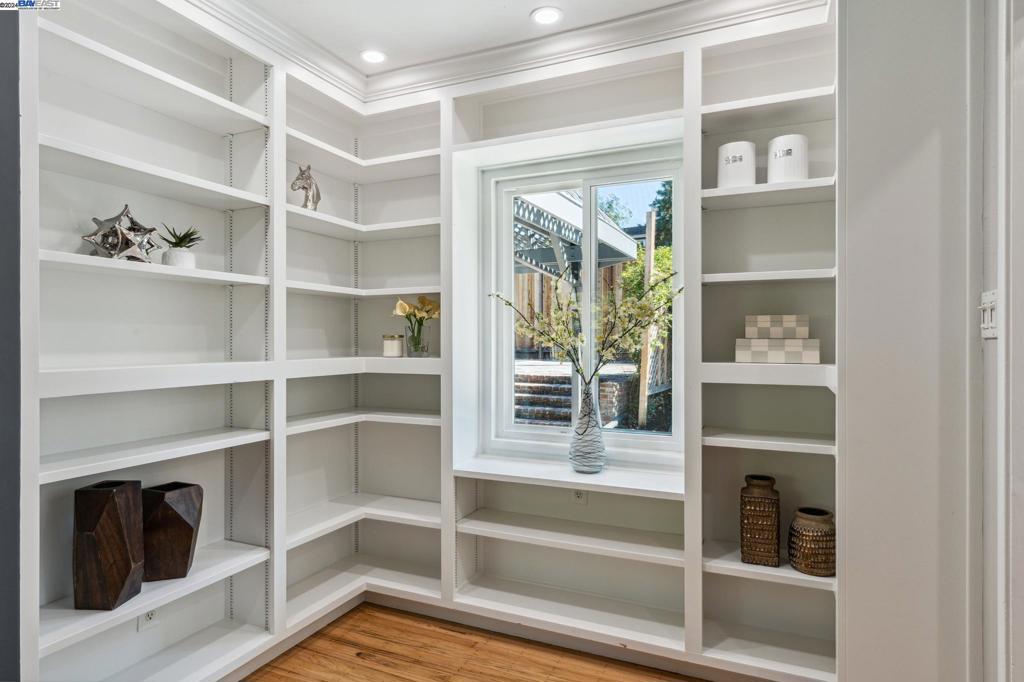 LAKEWOOD - Residential