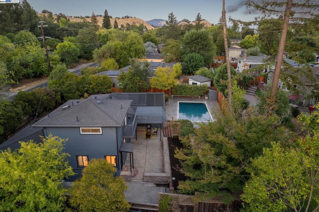 LAKEWOOD - Residential