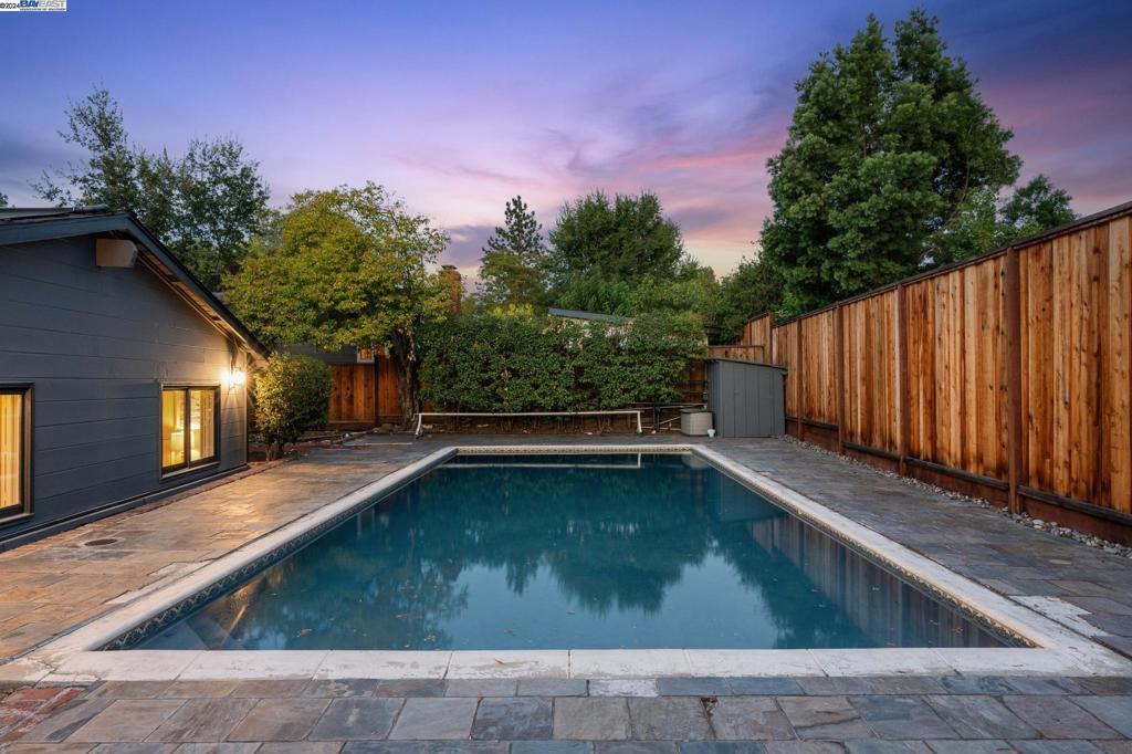 LAKEWOOD - Residential