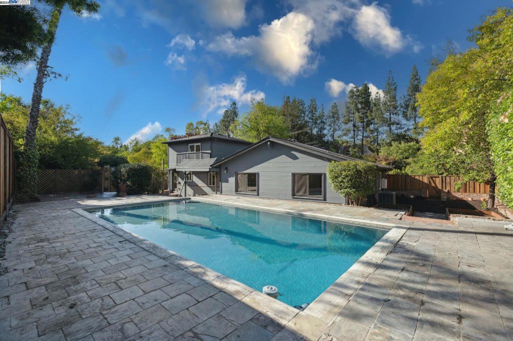 LAKEWOOD - Residential