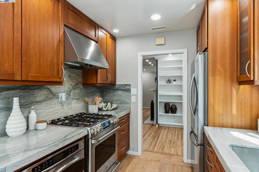 LAKEWOOD - Residential