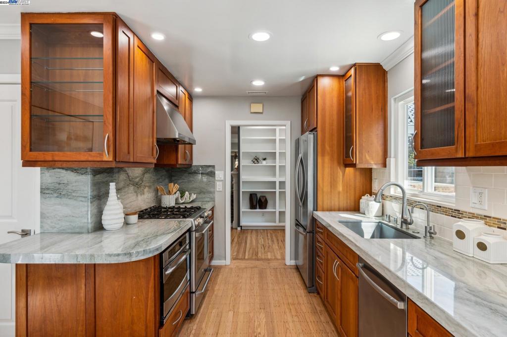 LAKEWOOD - Residential