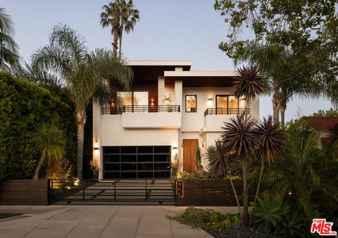 Photo of 844 N Harper Avenue, Los Angeles, CA 90046 (MLS # 26827221)