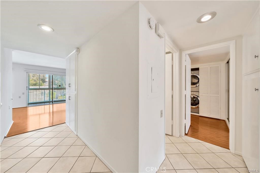 2183 E Via Mariposa B
