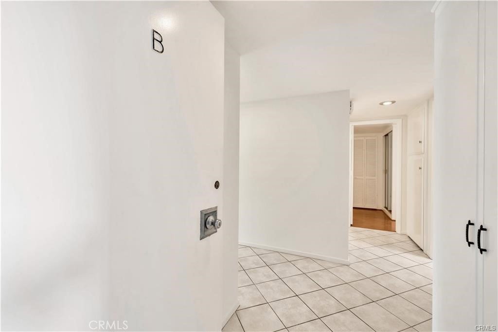 2183 E Via Mariposa B