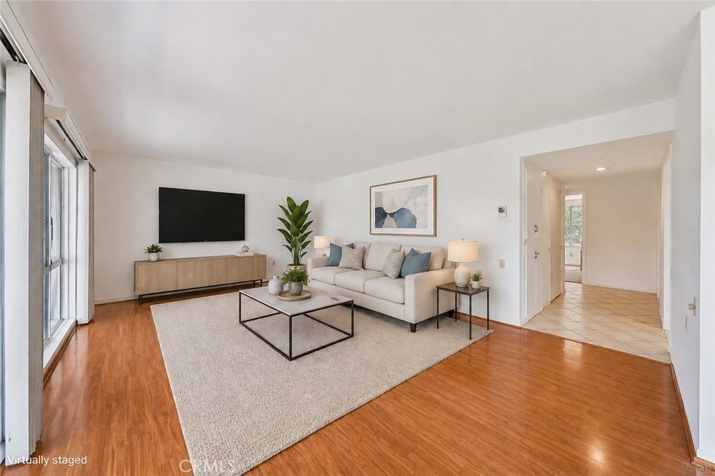 2183 E Via Mariposa B
