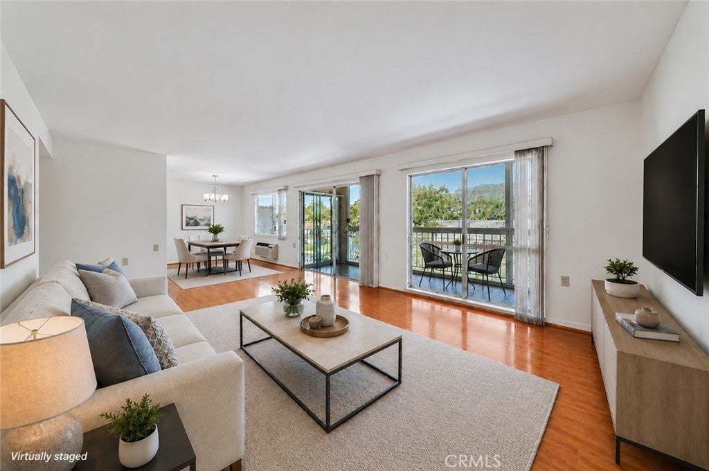 2183 E Via Mariposa B