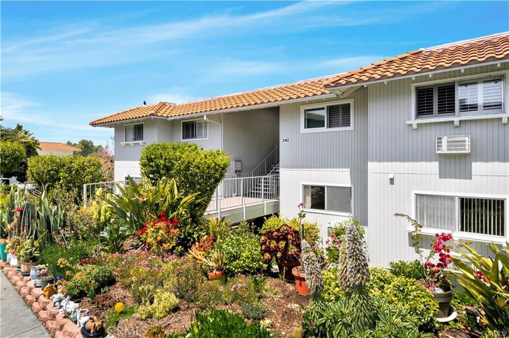 2183 E Via Mariposa B