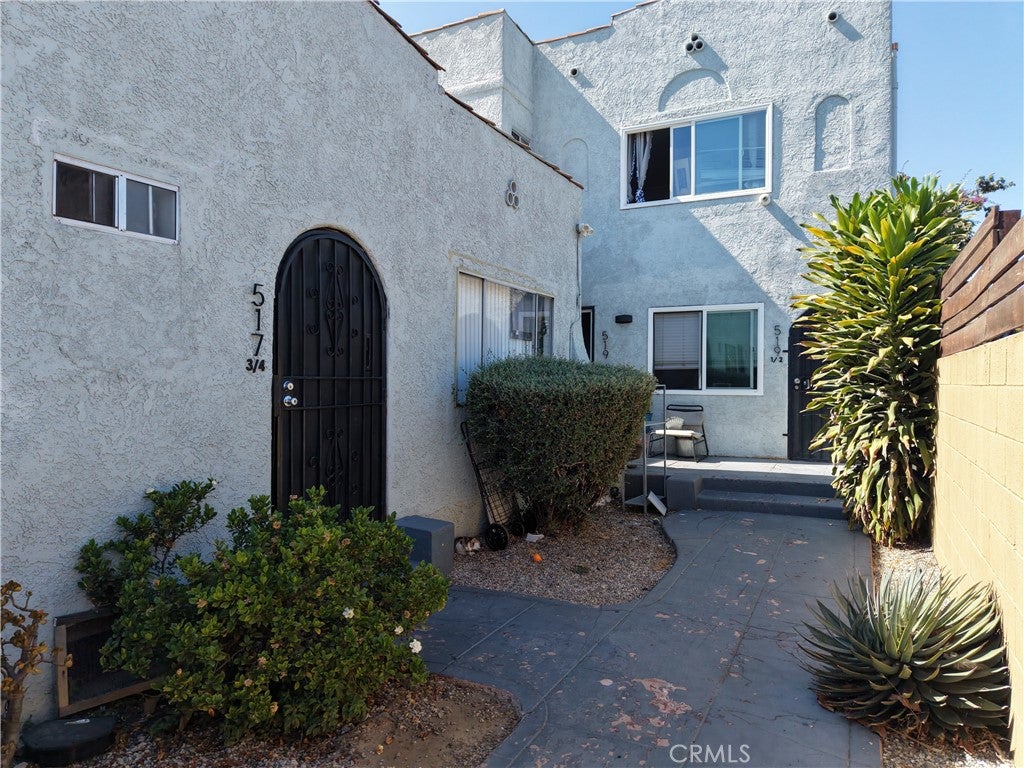 517 W 42nd