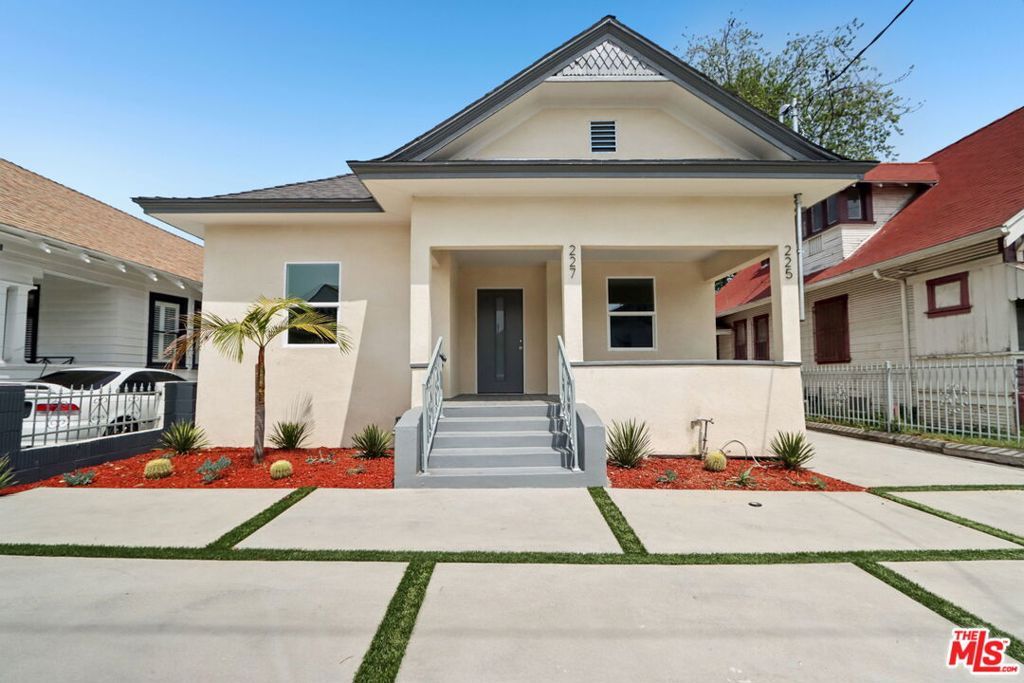 Photo of 227 W 41st Street, Los Angeles, CA 90037 (MLS # 26704233)