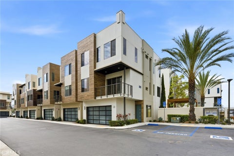 Photo of 39 Ebb Tide CIR, Newport Beach, CA 92663 (MLS # NP26160583)