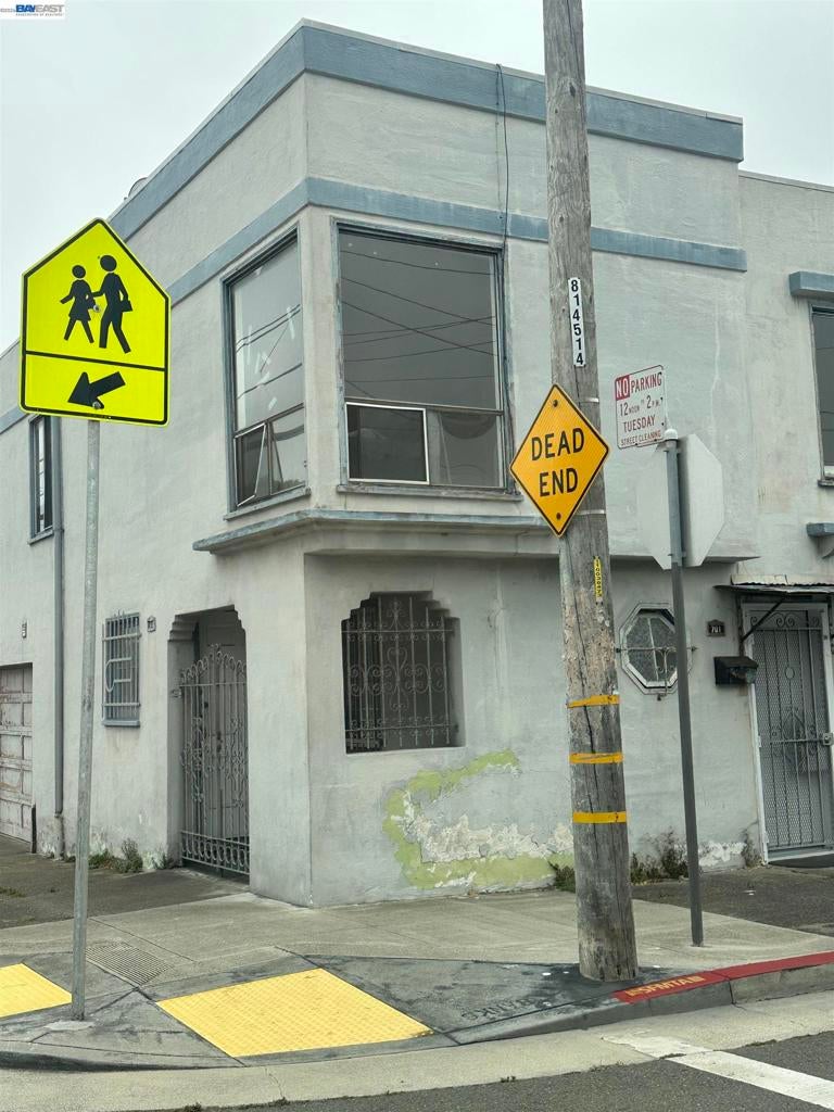1000 Crescent Ave