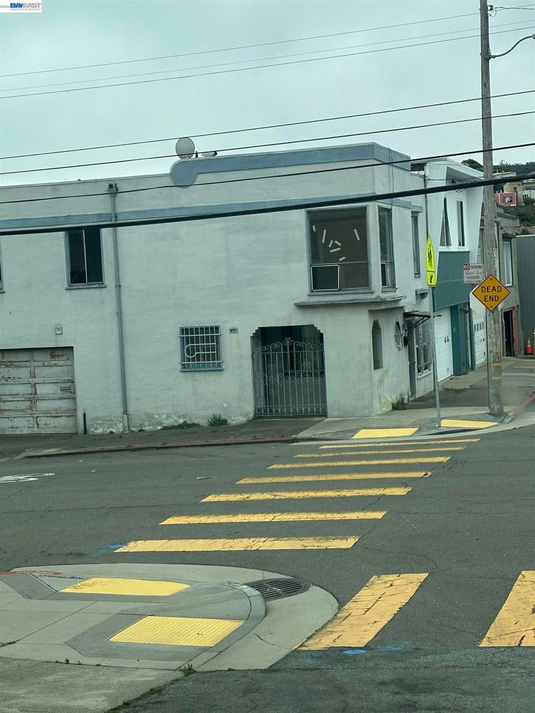 1000 Crescent Ave