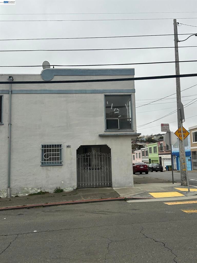 1000 Crescent Ave