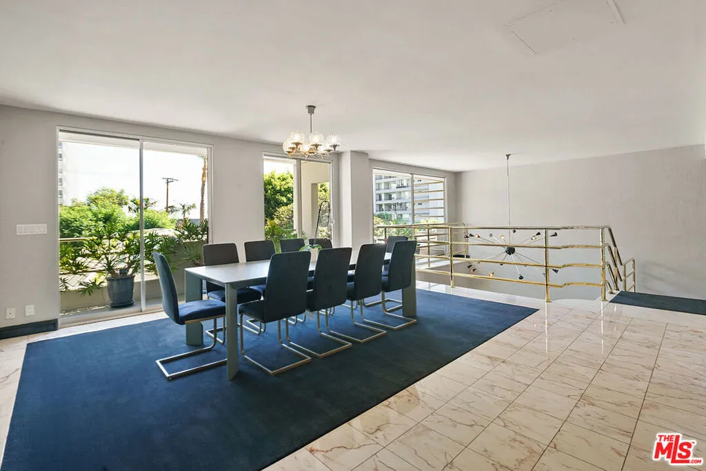 West Hollywood, California 90069, United States, 2 Bedrooms Bedrooms, ,3 BathroomsBathrooms,Residential,Active,93376