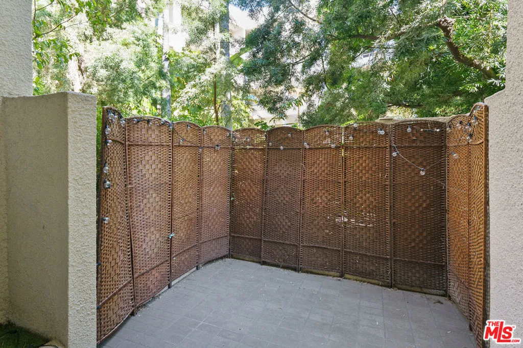 West Hollywood, California 90069, United States, 2 Bedrooms Bedrooms, ,3 BathroomsBathrooms,Residential,Active,93376