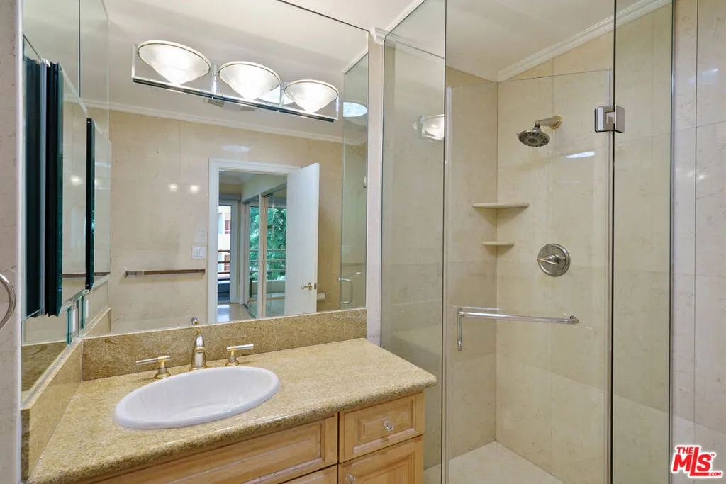 West Hollywood, California 90069, United States, 2 Bedrooms Bedrooms, ,3 BathroomsBathrooms,Residential,Active,93376