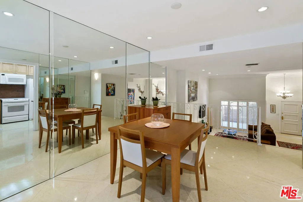 West Hollywood, California 90069, United States, 2 Bedrooms Bedrooms, ,3 BathroomsBathrooms,Residential,Active,93376