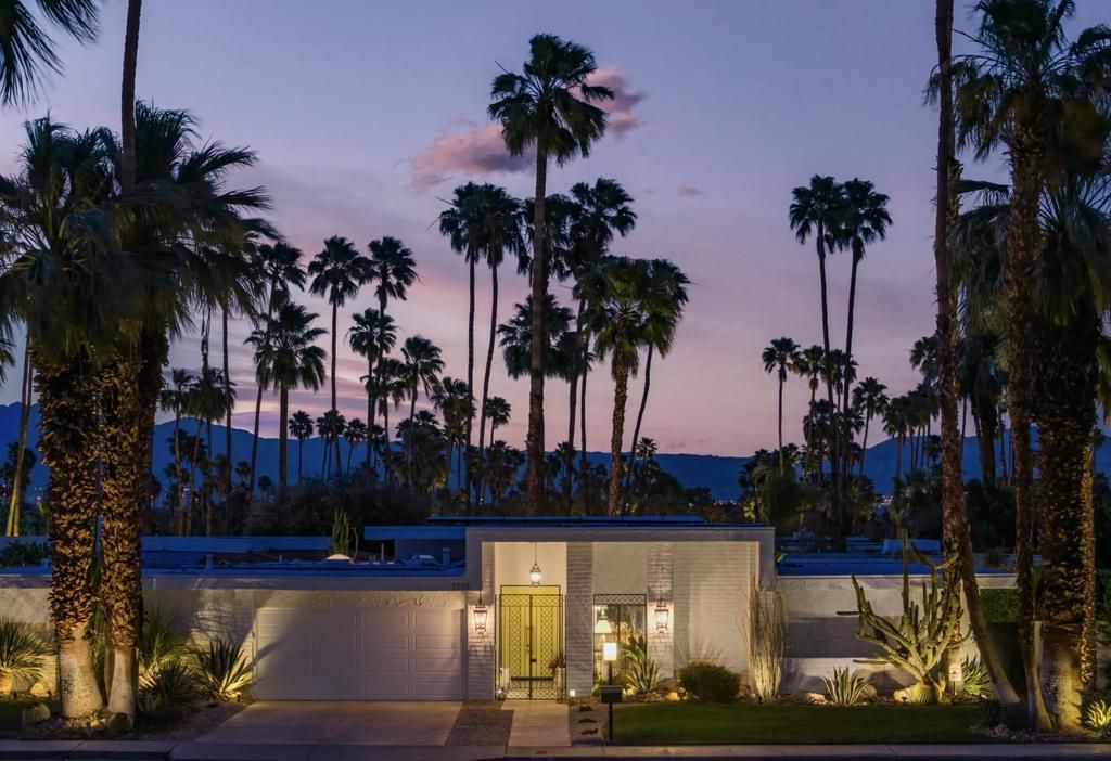 Photo of 1502 E Sierra Way, Palm Springs, CA 92264 (MLS # 219146604PS)