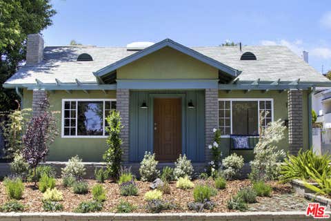Photo of 1561 Carmona Avenue, Los Angeles, CA 90019 (MLS # 26865249)