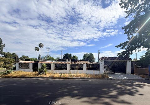 Photo of 15606 Simonds ST, Granada Hills, CA 91344 (MLS # SR26159206)