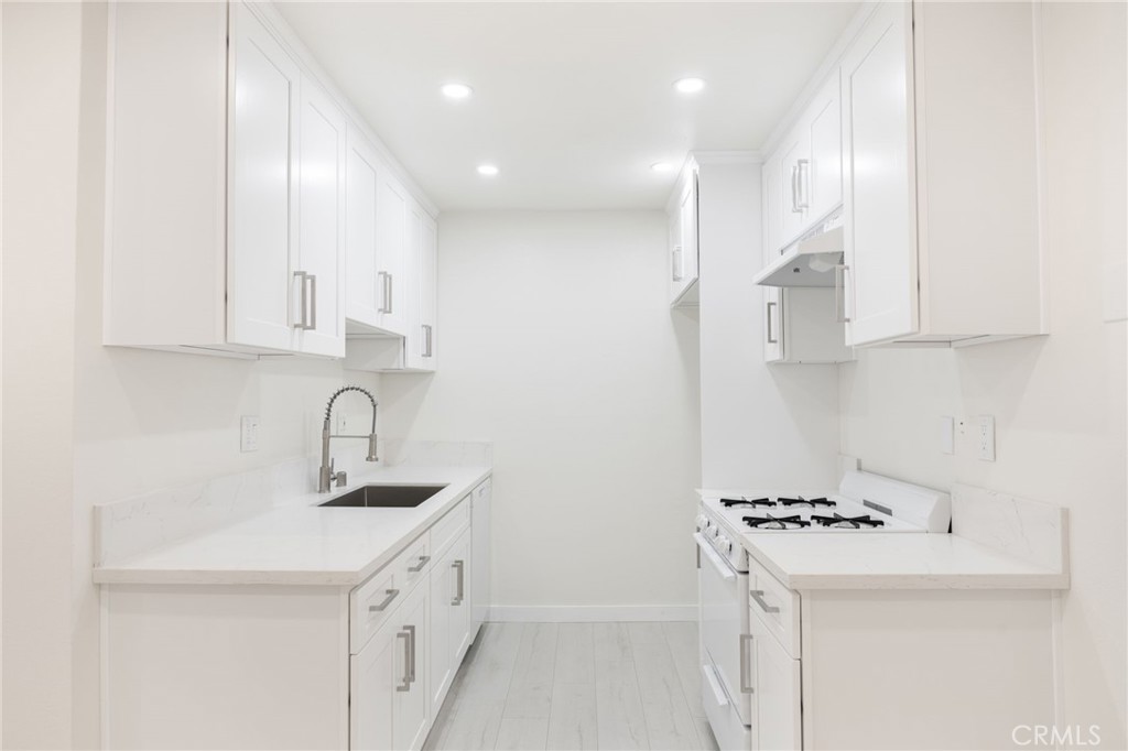 Properties 4 333 Riverdale Drive 8