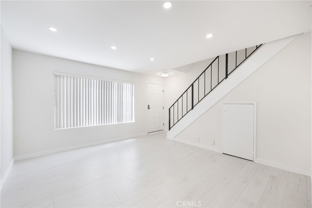 Properties 3 333 Riverdale Drive 8
