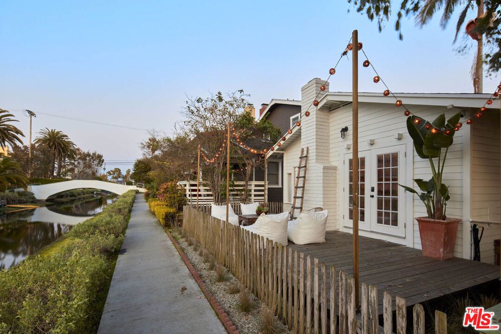 Photo of 230 Sherman Canal, Venice, CA 90291 (MLS # 26671361)