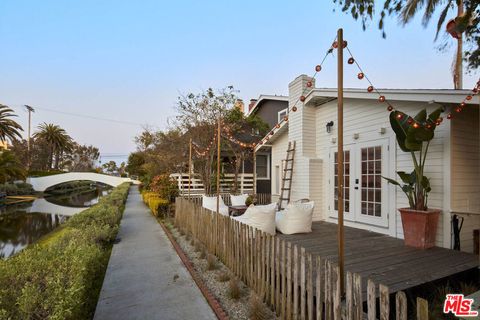 Photo of 230 Sherman Canal, Venice, CA 90291 (MLS # 26671361)