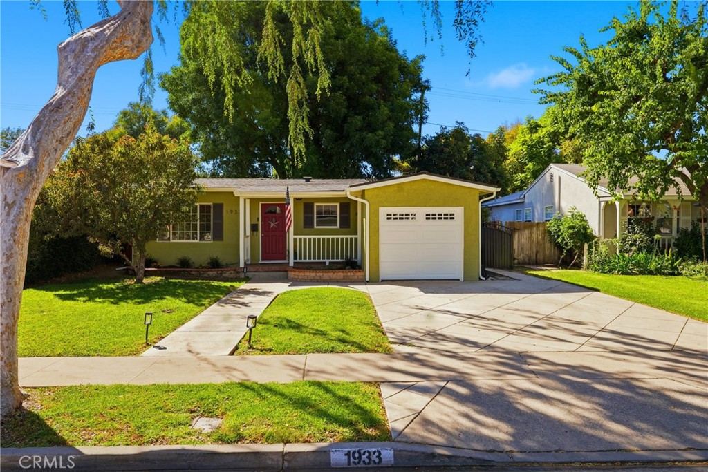 1933 W Jacaranda