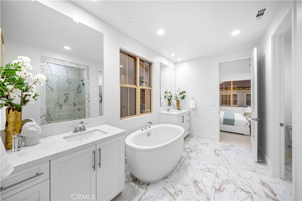 listing image 130728621445281016348
