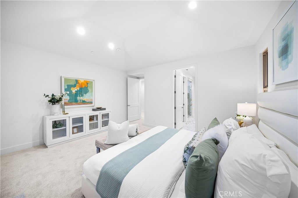 listing image 130727589193635711507