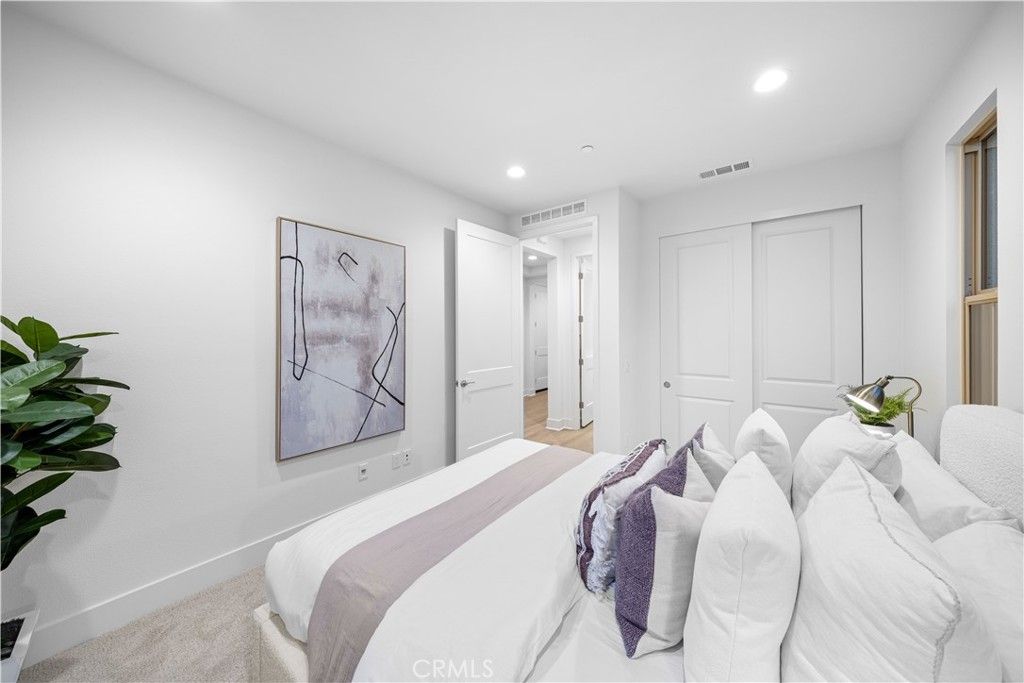 listing image 130722341465089356810